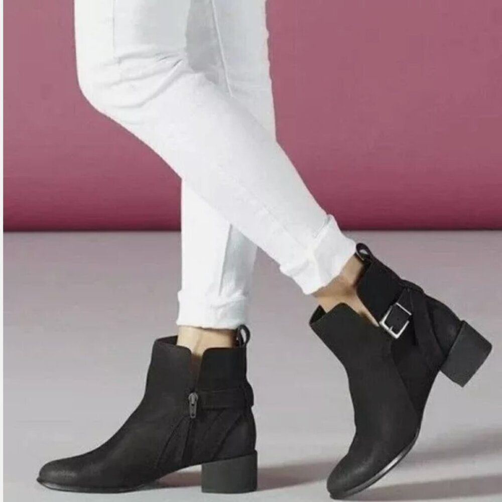 Vionic Sienna Waterproof Black Ankle Boots Buckle Side Zip in Size 6